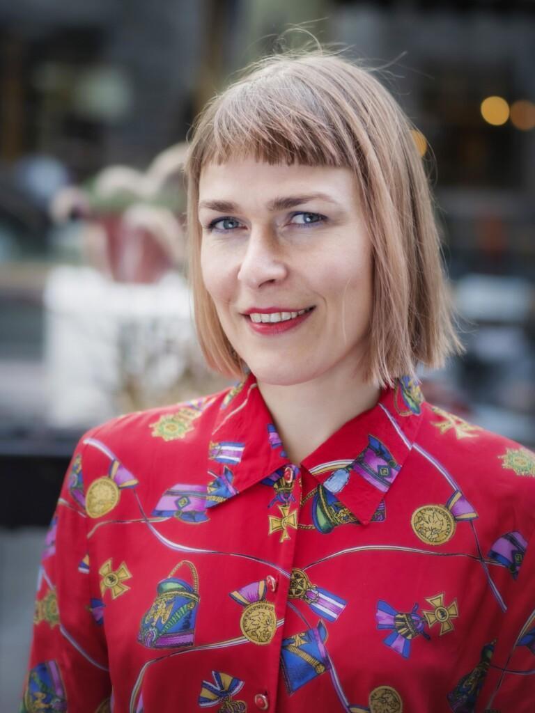 Kirjailija Tiina Lehikoinen