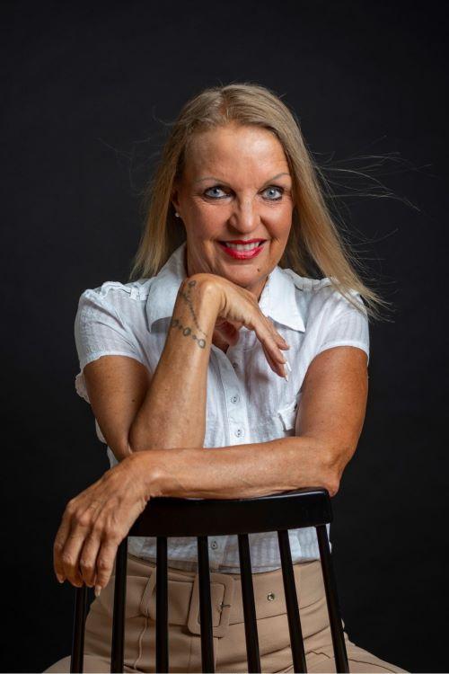 Kirjailija Annamari Marttinen