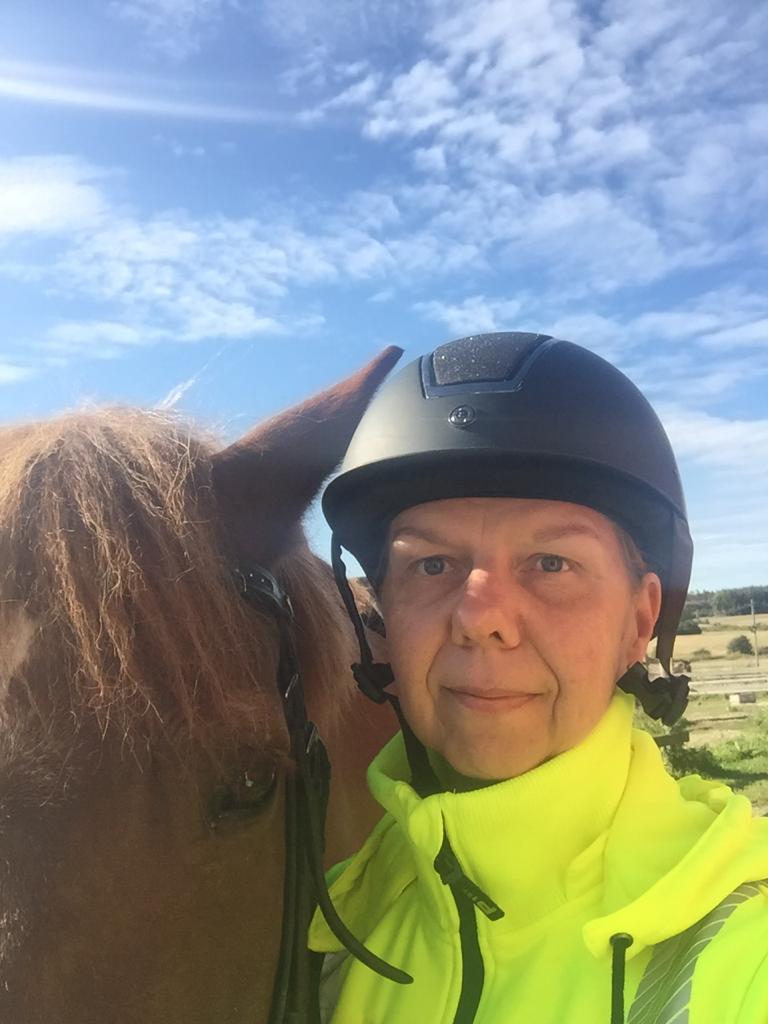 Outi Lepistö ja hevonen